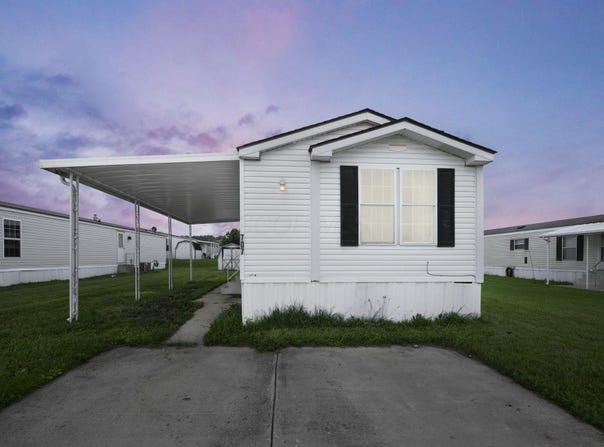 1100 Thornwood Drive SW, Heath, OH 43056