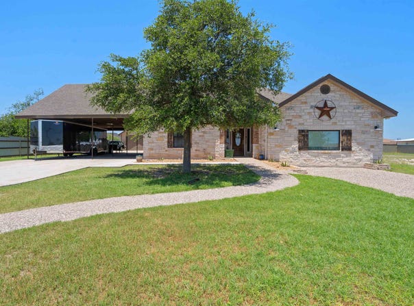 202 Dennis, Del Rio, TX 78840
