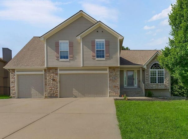 701 Tomahawk Court, Smithville, MO 64089