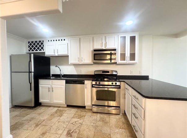 700 E 8th Street, Kansas City, MO 64106
