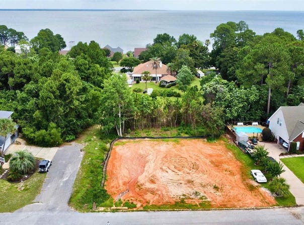 3878 Captains Ct, Gulf Breeze, FL 32563