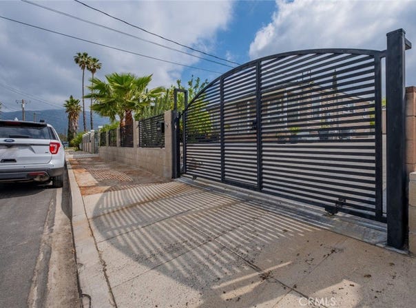 10404 Jardine Avenue, Sunland, CA 91040