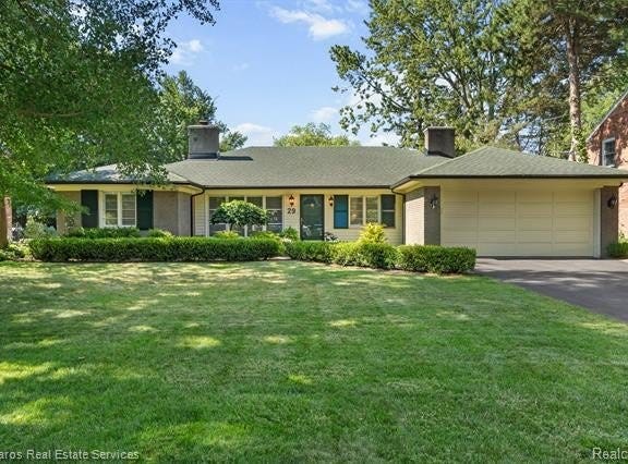 29 Hampton Road, Village of Grosse Pointe Shores, MI 48236
