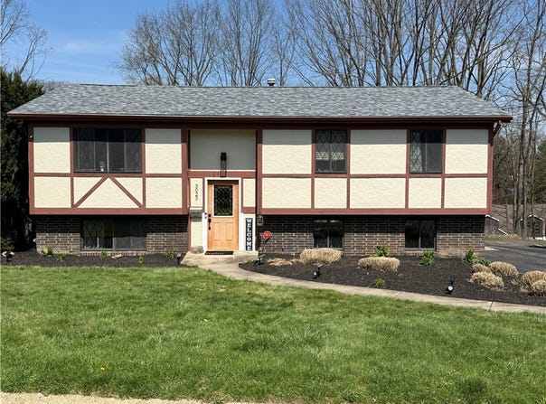 3025 Wallace St, Lower Burrell, PA 15068