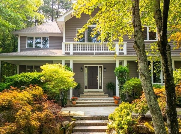 60 Pheasant Drive, East Greenwich, RI 02818