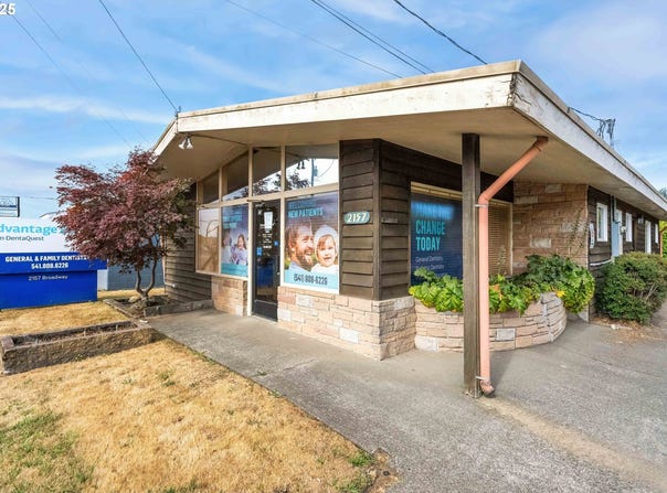 2157 BROADWAY AVE, North Bend, OR 97459