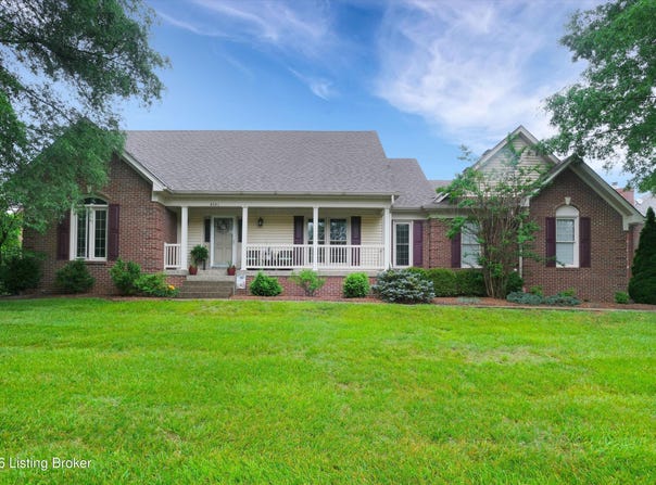 8301 Red Stone Hill Rd, Louisville, KY 40214