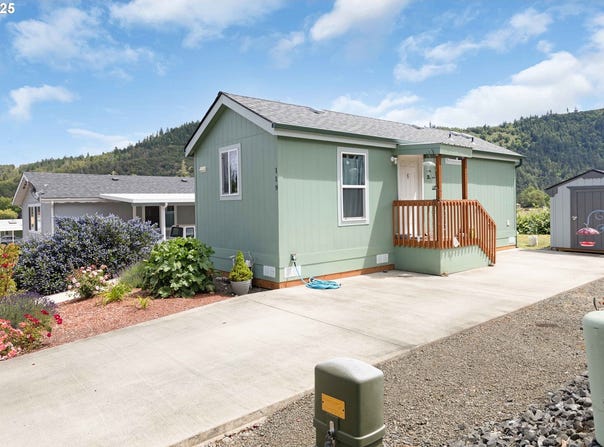 119 SE OAK LEAF LN, Winston, OR 97496