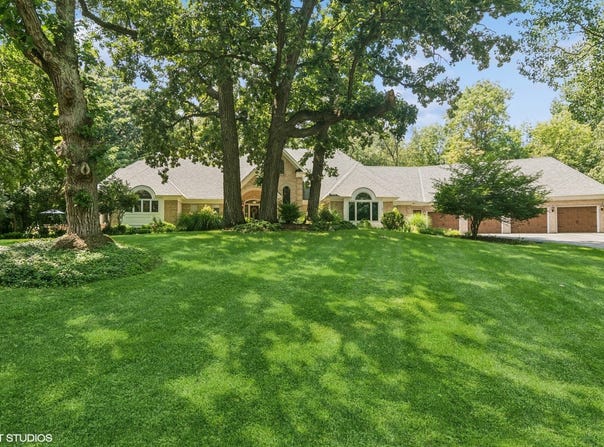 4 Burning Oak Trail, Barrington, IL 60010