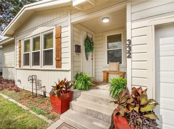 332 S Chiltipin Street, Sinton, TX 78387