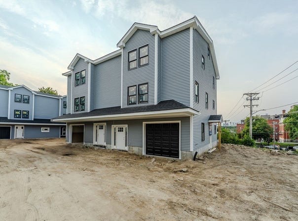 81 School, Lowell, MA 01854