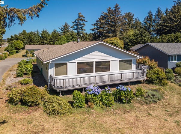 3230 GOLF LINKS RD, Bandon, OR 97411