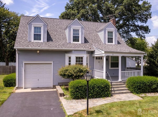 2 Pasture Lane, Plainsboro, NJ 08536