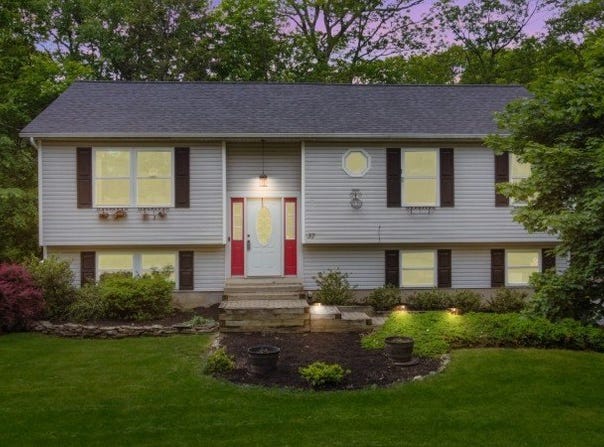 37 Evergreen Rd, Vernon Twp., NJ 07461-4702