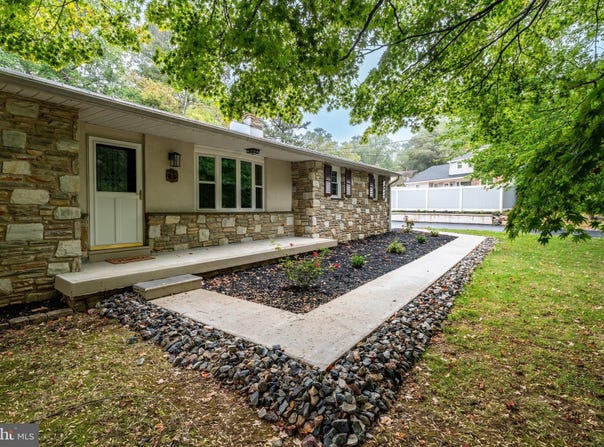 1363 BYBERRY ROAD, HUNTINGDON VALLEY, PA 19006