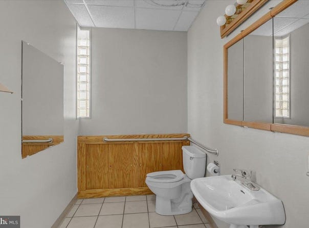 400 E MAIN STREET, ANNVILLE, PA 17003