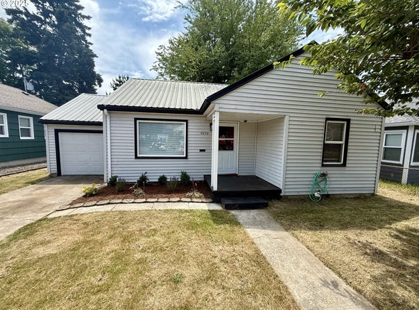 9036 SE WASHINGTON ST, Portland, OR 97216