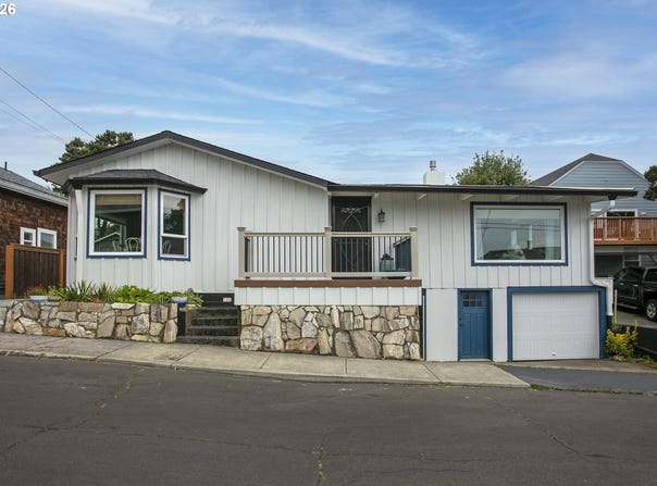 144 6TH Ave, Seaside, OR 97138