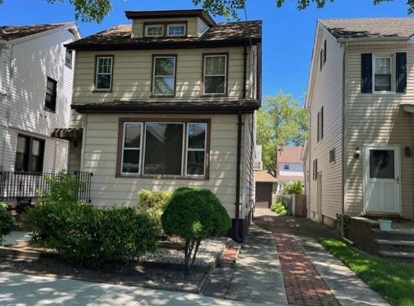 34-29 208th St, Bayside, NY 11361