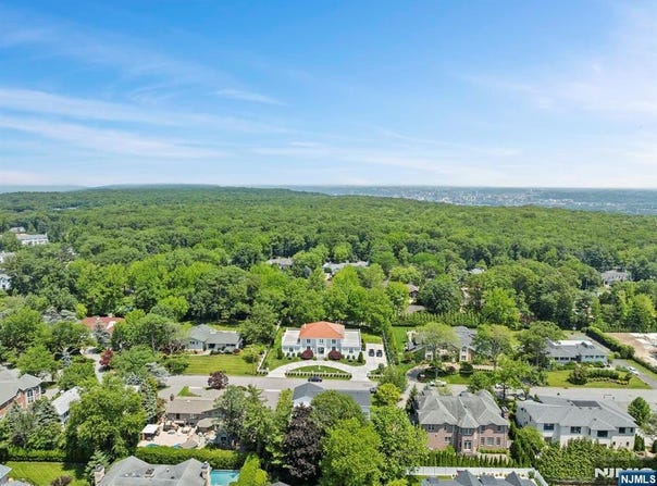 14 Jane Drive, Englewood Cliffs, NJ 07632