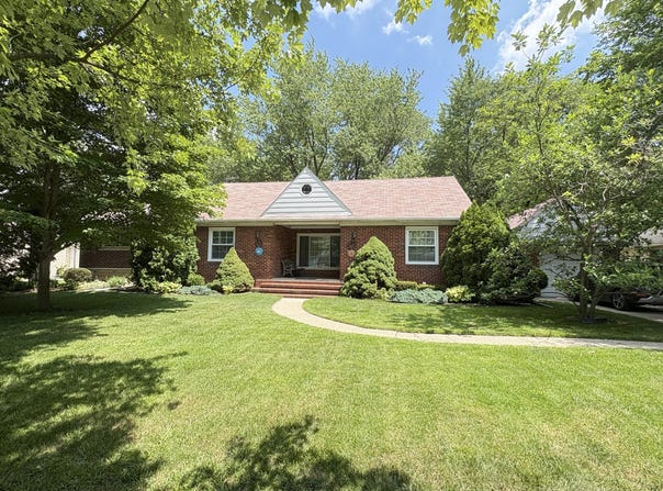 19061 Collinson Avenue, Eastpointe, MI 48021