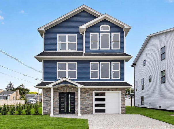 265 Roosevelt Avenue, Freeport, NY 11520