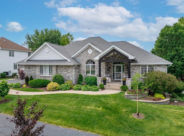 152 Castle Wynd, LOVES PARK, IL 61111