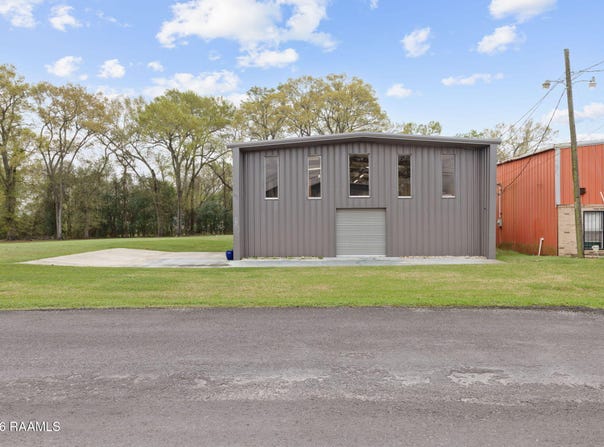 214 Tubing Road, Broussard, LA 70518