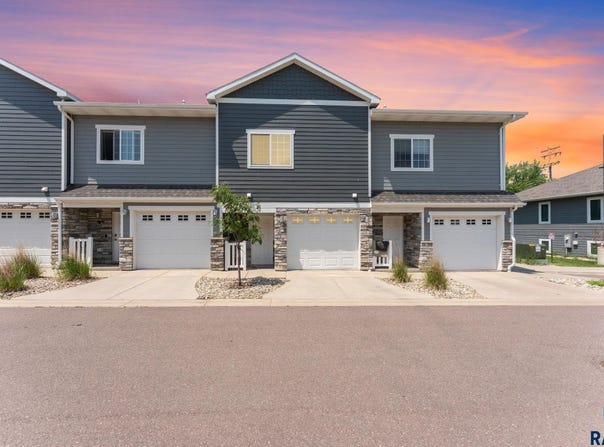 872 S Sycamore Ave, Sioux Falls, SD 57110