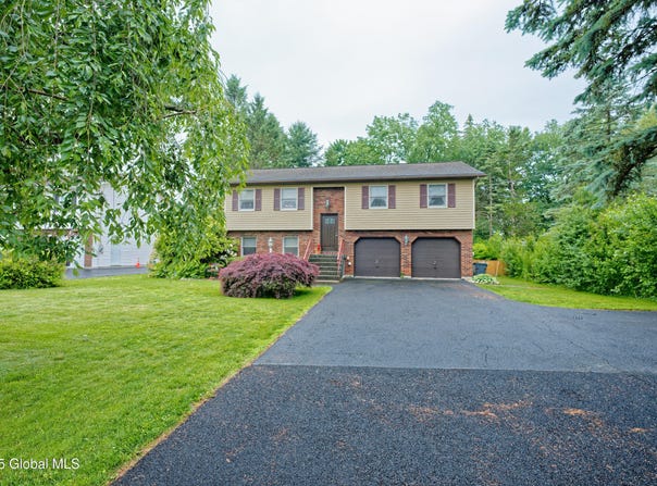 320 3rd Ave Extension, East Greenbush, NY 12144