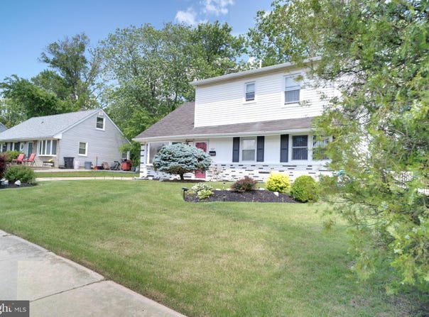 587 MUHLENBERG AVENUE, WENONAH, NJ 08090