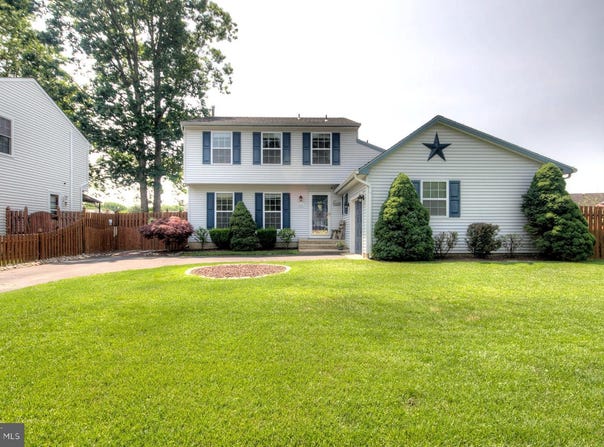 24 BREARLY DRIVE, SICKLERVILLE, NJ 08081