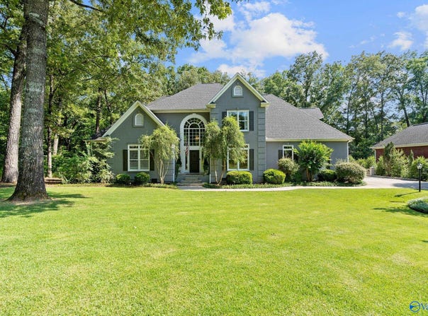 404 Ferncrest Street SW, Hartselle, AL 35640