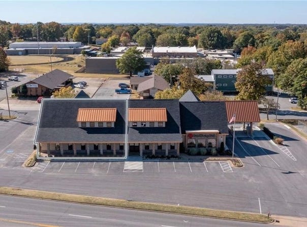 1925  N College  AVE, Fayetteville, AR 72703
