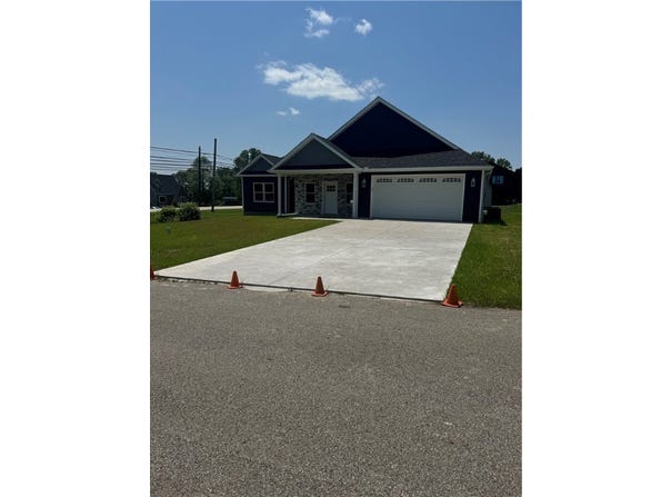 3 VINCENT DR, North Union Twp, PA 15401