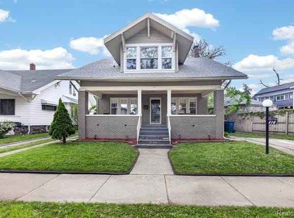 810 E 8th Street, Flint, MI 48503