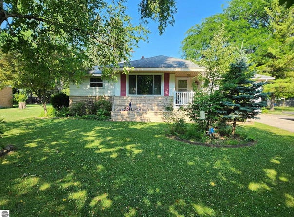 212 S Grove, Standish, MI 48703