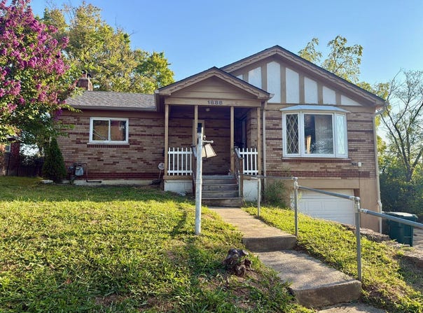 1888 Sunnybrook Dr, Cincinnati, OH 45237