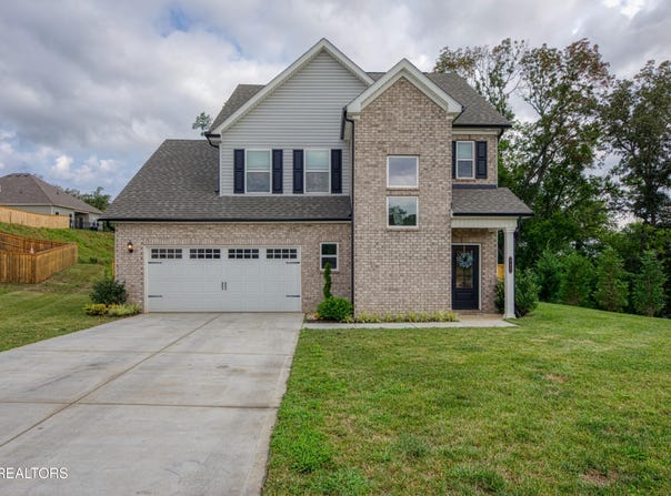 247 English Oak Lane, Lenoir City, TN 37771