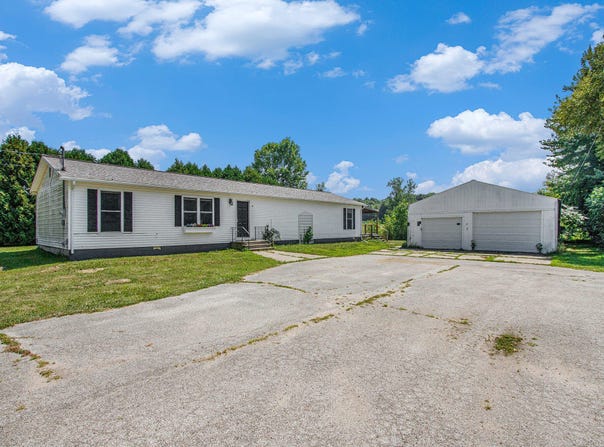68715 66th Avenue, Watervliet, MI 49098