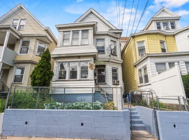 245 17Th Ave, Paterson City, NJ 07504-2386