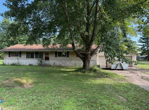 9575 E Broomfield Road, Mt Pleasant, MI 48858