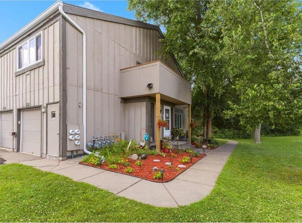 4844 Grenwich Way N, Oakdale, MN 55128