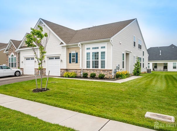 38 Basie Court, Monroe, NJ 08831