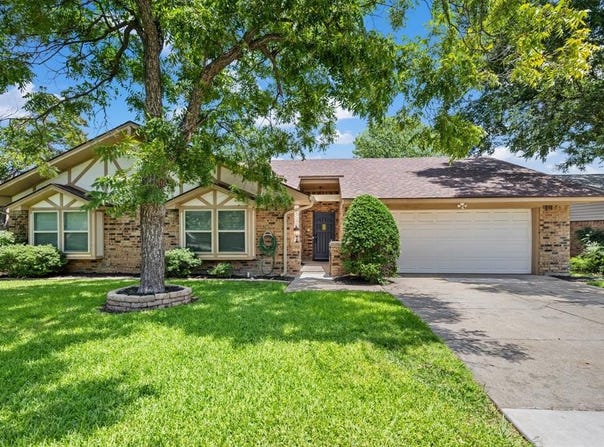 2321 Charred Wood Drive, Arlington, TX 76016
