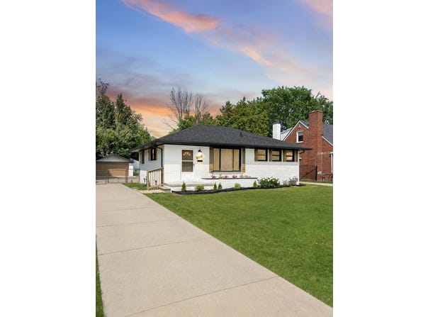 20215 Damman Street, Harper Woods, MI 48225