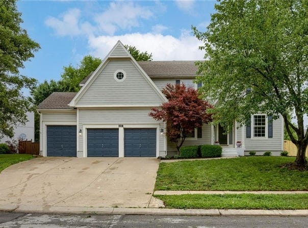 128 Shoreline Drive, Louisburg, KS 66053