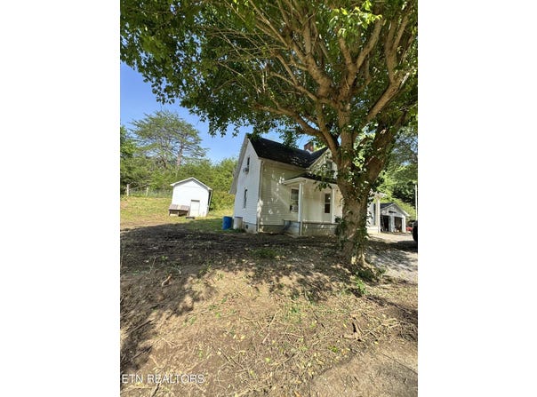 2395 Howard Rd, Bybee, TN 37713