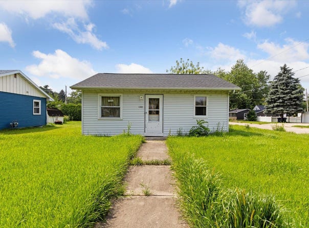 1402 S Grant Street, Janesville, WI 53534-9375