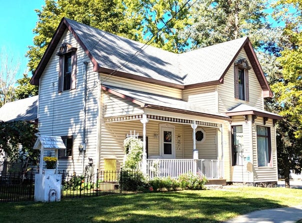 603 Maple St, Clare, MI 48617